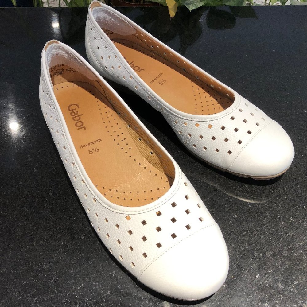Gabor Hovercraft White Leather Flats (worn twice)